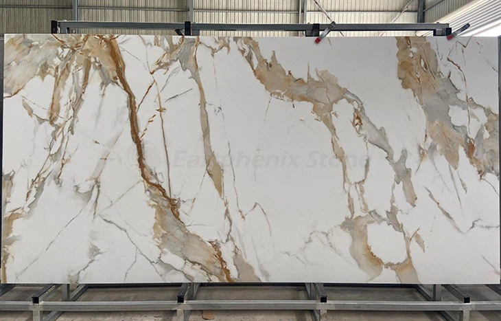 磨かれた表面の焼結石カウンタートップ